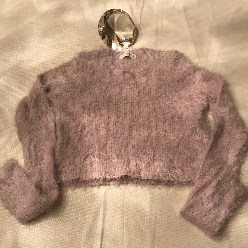 Fuzzy A&F cropped sweater. XS